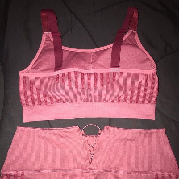 Fabletics Workout Set - Picture 3 of 6